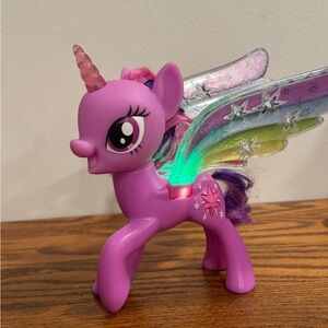 2018 My Little Pony Hasbro Twilight Sparkle Unicorn Rainbow Wings Lights Up